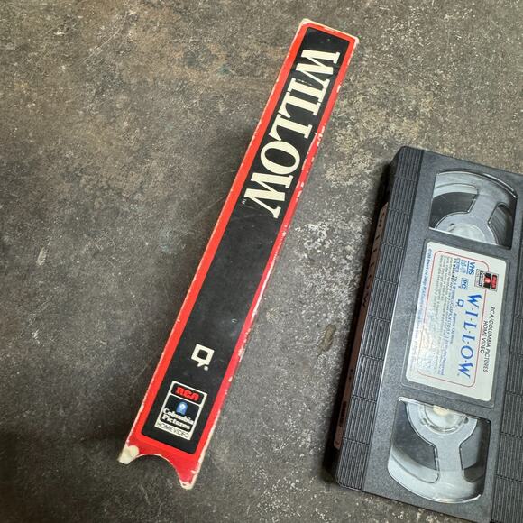 Willow (VHS, 1988) Val Kilmer, Joanne Whalley, Warwick Davis Vintage Tape - Picture 2 of 4